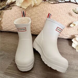 Hunter Short White Rain Boots with Navy/Red-Trim Pull Tabs